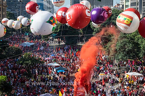  Manifestation in favor of President Dilma Rousseff during the voting on the admissibility of impeachment in the Chamber of Deputies  - Sao Paulo city - Sao Paulo state (SP) - Brazil