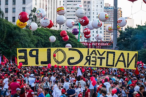  Manifestation in favor of President Dilma Rousseff during the voting on the admissibility of impeachment in the Chamber of Deputies  - Sao Paulo city - Sao Paulo state (SP) - Brazil