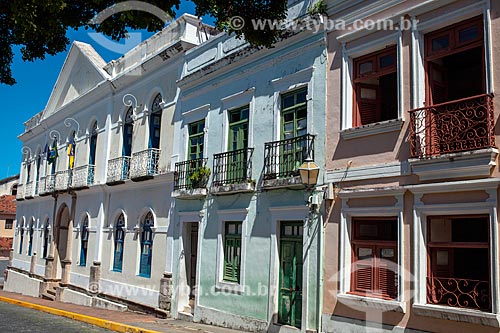  Facde of historic houses - with Olinda City Hall in the background  - Olinda city - Pernambuco state (PE) - Brazil