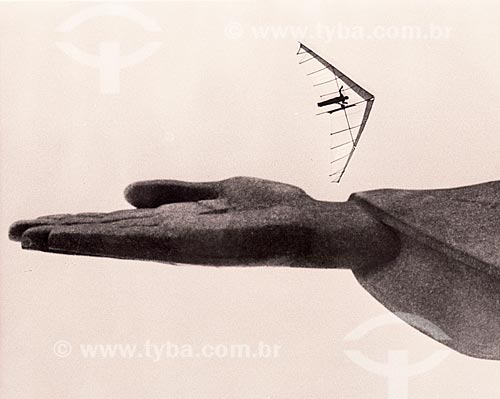  Hang glider flying over Christ the Redeemer  - Rio de Janeiro city - Rio de Janeiro state (RJ) - Brazil