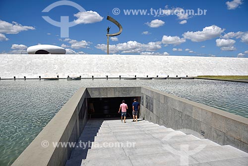  Visitors entering the Memorial JK (1981)  - Brasilia city - Distrito Federal (Federal District) (DF) - Brazil