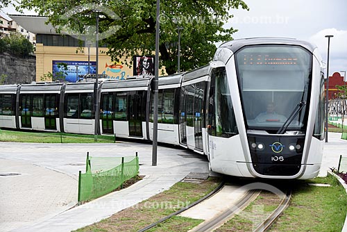  Light rail transit with the AquaRio - marine aquarium of the city of Rio de Janeiro - in the background  - Rio de Janeiro city - Rio de Janeiro state (RJ) - Brazil