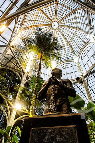  Torso do Trabalhador sculpture (1941) in the interior of the greenhouse of Botanic Garden  - Curitiba city - Parana state (PR) - Brazil