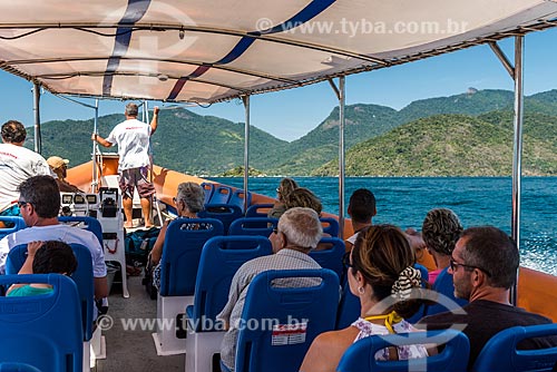  Tourists arriving by flexboat on Vila do Abraao (Abraao Village)  - Angra dos Reis city - Rio de Janeiro state (RJ) - Brazil