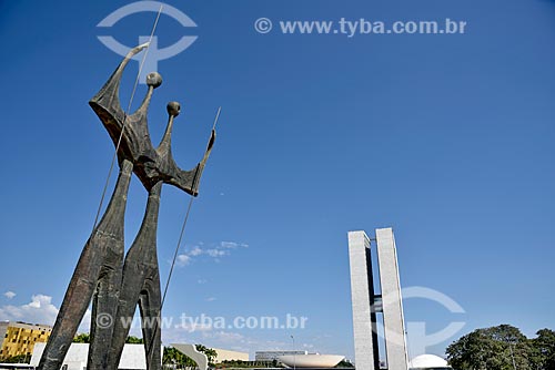  Three Powers Square with the sculpture Os Guerreiros (The Warriors) - also known as Os Candangos - and the National Congress in the background  - Brasilia city - Distrito Federal (Federal District) (DF) - Brazil