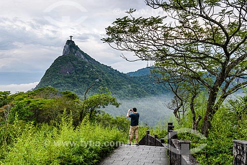  View of the dawn Christ the Redeemer (1931) from Mirante Dona Marta  - Rio de Janeiro city - Rio de Janeiro state (RJ) - Brazil