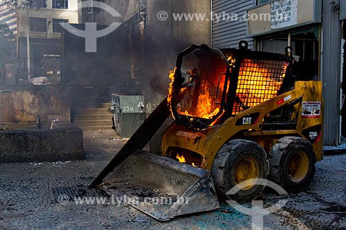  Tractor set on fire during protest against package of government measures  - Rio de Janeiro city - Rio de Janeiro state (RJ) - Brazil