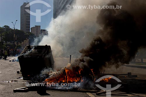  Fire during protest against package of government measures  - Rio de Janeiro city - Rio de Janeiro state (RJ) - Brazil