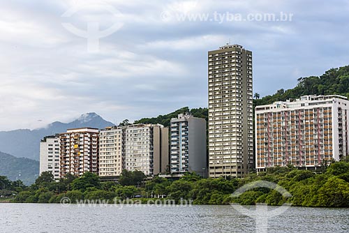  View of buildings around the Rodrigo de Freitas Lagoon  - Rio de Janeiro city - Rio de Janeiro state (RJ) - Brazil
