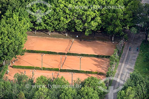  View of tennis court of the Dr. Lisandro Carneiro Guimaraes Park (Waters Park of Caxambu city) during crossing of Caxambu Cable Car  - Caxambu city - Minas Gerais state (MG) - Brazil