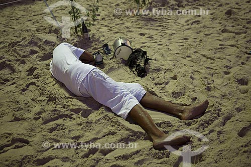  Man sleeping in Copacabana Beach sand - post 6 - after the Reveillon party  - Rio de Janeiro city - Rio de Janeiro state (RJ) - Brazil