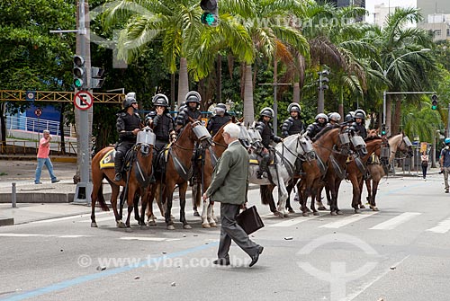  Cavalry - Presidente Antonio Carlos Avenue - near to Legislative Assembly of the State of Rio de Janeiro (ALERJ) - during manifestation  - Rio de Janeiro city - Rio de Janeiro state (RJ) - Brazil