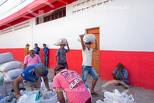  Flour to sale - street fair of Cabrobo city  - Cabrobo city - Pernambuco state (PE) - Brazil