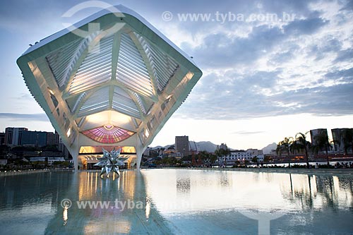  View of Amanha Museum (Museum of Tomorrow) during the sunset  - Rio de Janeiro city - Rio de Janeiro state (RJ) - Brazil