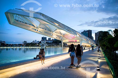  View of Amanha Museum (Museum of Tomorrow) during the sunset  - Rio de Janeiro city - Rio de Janeiro state (RJ) - Brazil