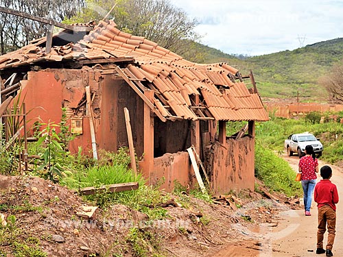  Ruin of house 1 year after dam rupture of the Samarco company mining rejects in Mariana city (MG)  - Mariana city - Minas Gerais state (MG) - Brazil