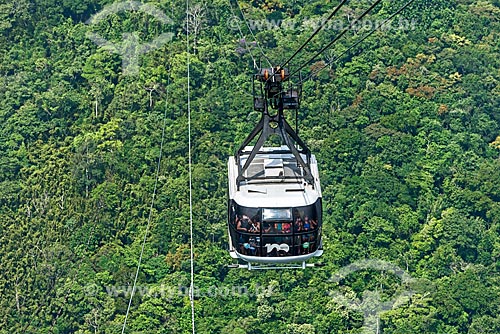  Cable car making the crossing between the Urca Mountain and Sugar Loaf  - Rio de Janeiro city - Rio de Janeiro state (RJ) - Brazil