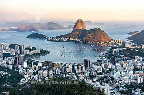  View of sunset of the Botafogo Bay from Mirante Dona Marta with the Sugar Loaf in the background  - Rio de Janeiro city - Rio de Janeiro state (RJ) - Brazil