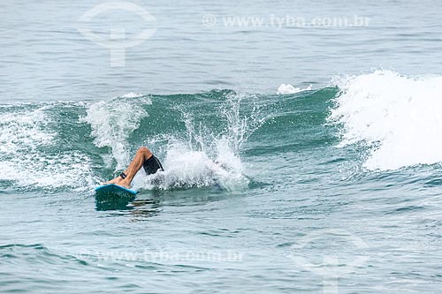  Surfer falling off the surfboard - Barra da Tijuca Beach  - Rio de Janeiro city - Rio de Janeiro state (RJ) - Brazil