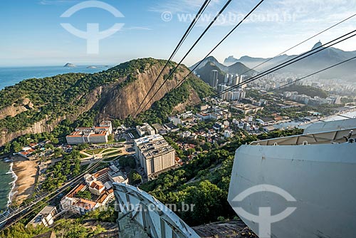  Cable car making the crossing between the Urca Mountain and Sugar Loaf  - Rio de Janeiro city - Rio de Janeiro state (RJ) - Brazil