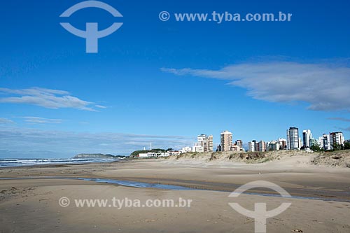  View of the Grande Beach (Big Beach) with buildings in the background  - Torres city - Rio Grande do Sul state (RS) - Brazil