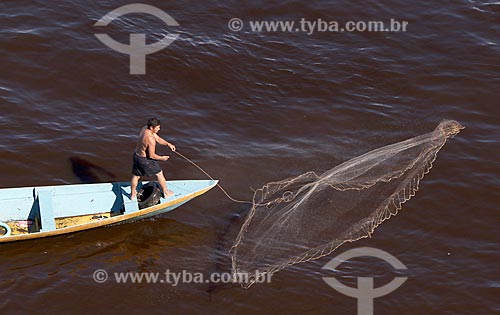  Riverine fisherman - Negro River  - Manaus city - Amazonas state (AM) - Brazil
