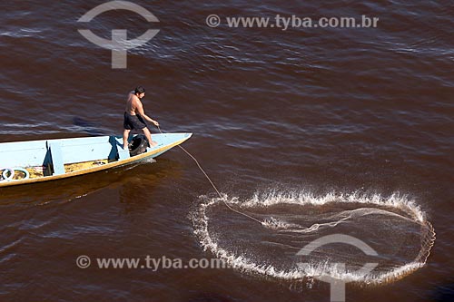  Riverine fisherman - Negro River  - Manaus city - Amazonas state (AM) - Brazil
