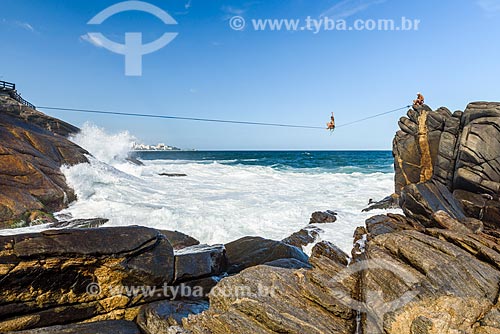  Practitioner of slackline - rock formation konwn as Castelinho do Leblon near to Mirante of Leblon  - Rio de Janeiro city - Rio de Janeiro state (RJ) - Brazil