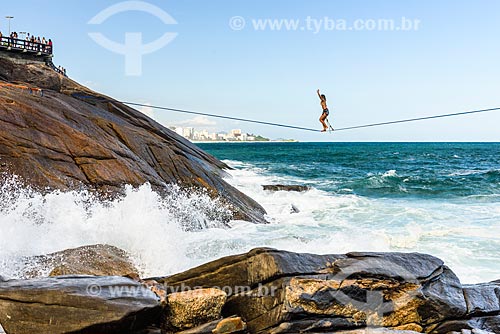  Practitioner of slackline - rock formation konwn as Castelinho do Leblon near to Mirante of Leblon  - Rio de Janeiro city - Rio de Janeiro state (RJ) - Brazil