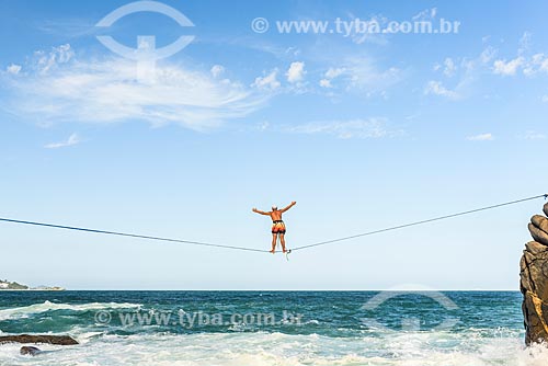  Practitioner of slackline - rock formation konwn as Castelinho do Leblon near to Mirante of Leblon  - Rio de Janeiro city - Rio de Janeiro state (RJ) - Brazil