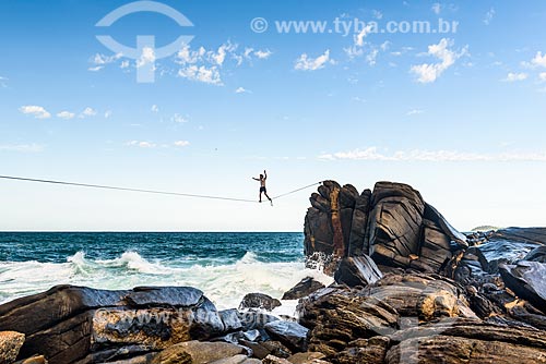  Practitioner of slackline - rock formation konwn as Castelinho do Leblon near to Mirante of Leblon  - Rio de Janeiro city - Rio de Janeiro state (RJ) - Brazil