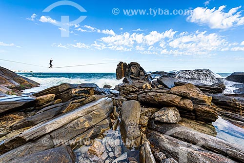  Practitioner of slackline - rock formation konwn as Castelinho do Leblon near to Mirante of Leblon  - Rio de Janeiro city - Rio de Janeiro state (RJ) - Brazil