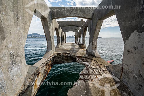  View of Guanabara Bay from the footbridge of the Tamandare da Laje Fort (1555)  - Rio de Janeiro city - Rio de Janeiro state (RJ) - Brazil