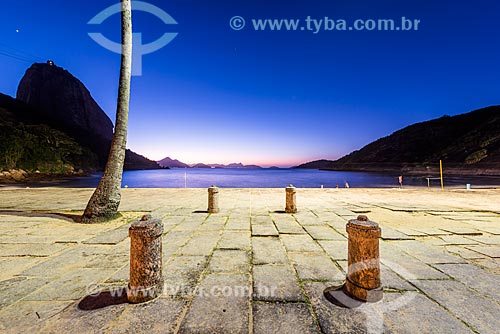  View of the dawn - Vermelha Beach (Red Beach) with the Sugar Loaf in the background  - Rio de Janeiro city - Rio de Janeiro state (RJ) - Brazil