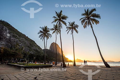  View of the dawn - Vermelha Beach (Red Beach) with the Sugar Loaf in the background  - Rio de Janeiro city - Rio de Janeiro state (RJ) - Brazil