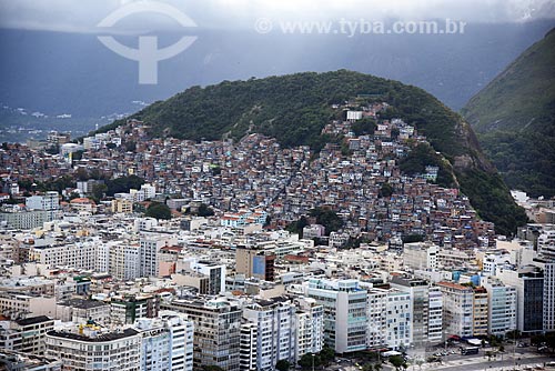  Aerial photo of the Copacabana neighborhood with the Cantagalo slum in the background  - Rio de Janeiro city - Rio de Janeiro state (RJ) - Brazil