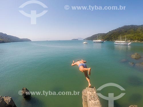  Man jumping in the sea - Pouso Beach  - Angra dos Reis city - Rio de Janeiro state (RJ) - Brazil