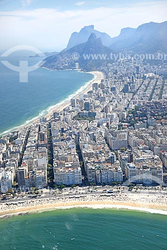  Aerial photo of the Copacabana neighborhood with the Morro Dois Irmaos (Two Brothers Mountain) and Rock of Gavea in the background  - Rio de Janeiro city - Rio de Janeiro state (RJ) - Brazil