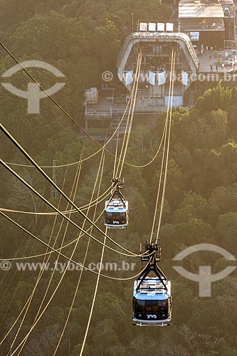  Cable cars making the crossing between the Urca Mountain and Sugarloaf  - Rio de Janeiro city - Rio de Janeiro state (RJ) - Brazil