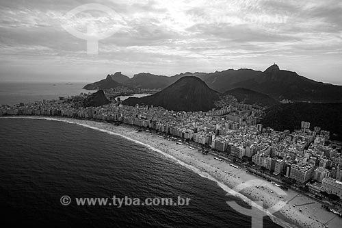  Aerial photo of the Copacabana Beach waterfront with the Morro Dois Irmaos (Two Brothers Mountain) and Rock of Gavea in the background  - Rio de Janeiro city - Rio de Janeiro state (RJ) - Brazil