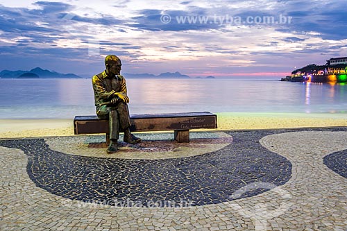  View of the statue of poet Carlos Drummond de Andrade on Post 6 during the dawn  - Rio de Janeiro city - Rio de Janeiro state (RJ) - Brazil