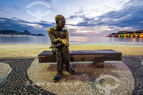  View of the statue of poet Carlos Drummond de Andrade on Post 6 during the dawn  - Rio de Janeiro city - Rio de Janeiro state (RJ) - Brazil