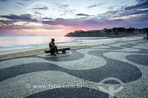  View of the statue of poet Carlos Drummond de Andrade on Post 6 during the dawn  - Rio de Janeiro city - Rio de Janeiro state (RJ) - Brazil
