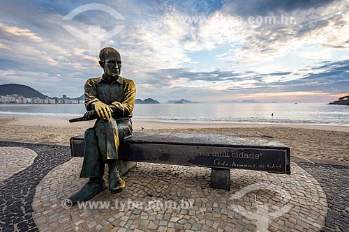  View of the statue of poet Carlos Drummond de Andrade on Post 6 during the dawn  - Rio de Janeiro city - Rio de Janeiro state (RJ) - Brazil