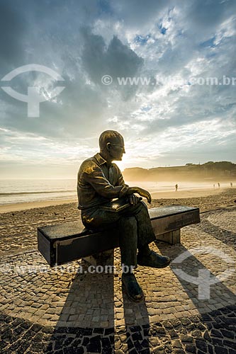  View of the statue of poet Carlos Drummond de Andrade on Post 6 during the dawn  - Rio de Janeiro city - Rio de Janeiro state (RJ) - Brazil