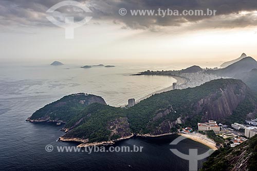  View of the Babilonia Mountain (Babylon Mountain) and the Vermelha Beach (Red Beach) from Sugarloaf during the sunset with the Copacabana Beach in the background  - Rio de Janeiro city - Rio de Janeiro state (RJ) - Brazil