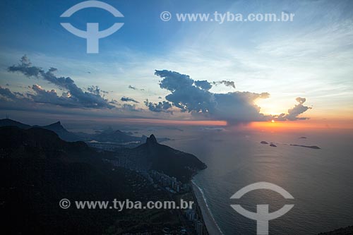  View of the dawn - Sao Conrado neighborhood from Rock of Gavea  - Rio de Janeiro city - Rio de Janeiro state (RJ) - Brazil