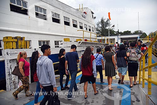  Disembark of passengers - barge that makes crossing between Rio de Janeiro and Paqueta Island  - Rio de Janeiro city - Rio de Janeiro state (RJ) - Brazil