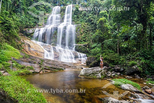  Woman - waterfall - Guapiacu Ecological Reserve  - Cachoeiras de Macacu city - Rio de Janeiro state (RJ) - Brazil