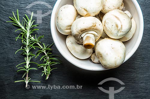  Detail of rosemary (Rosmarinus officinalis) and portobello mushroom (Agaricus bisporus)  - Brazil